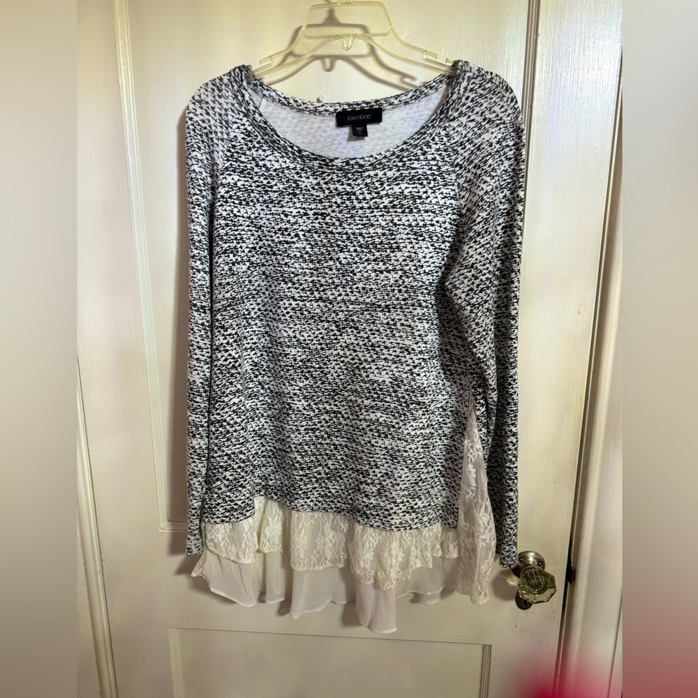 Karen Kane top with lace‎ hem
